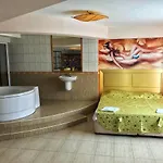 Iceberg Hotel 2*