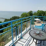 Hotel Iceberg Baltsjik