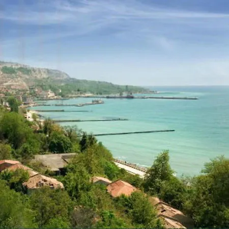Хотел айсберг 2*