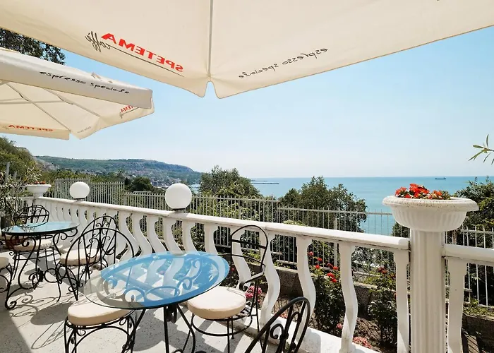 Хотел айсберг