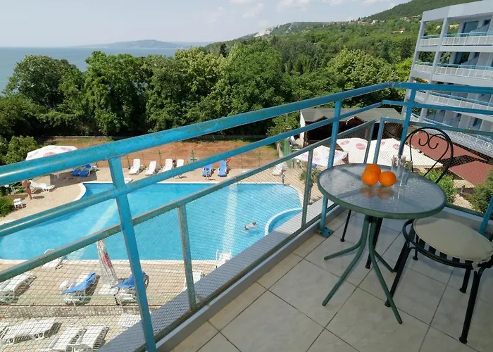 айсберг Хотел